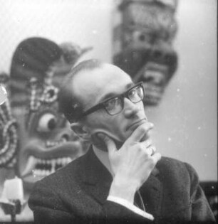 Porträt Prof. Wolfgang Ullrich (1950-1973 Direktor des Zoologischen Gartens Dresden) in seiner Wohnung Wiener Straße