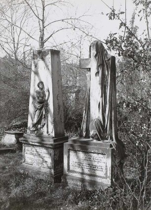 Grabmäler für Carl Christoph Jäppelt und Frau : Grabmäler für Carl Christoph Jäppelt und Frau (Linkes Grabmal, Schule Franz Pettrich). Dresden, Eliasfriedhof