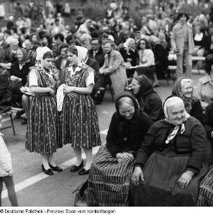 Fotoausstellung, Eröffnung Genosse Hager