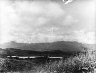 Natronsee im Osten des Mount Meru : Ein Natronsee im Osten des Mount Meru