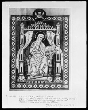 Evangeliar aus Kloster Niederaltaich — Der Evangelist Matthäus, Folio 9verso