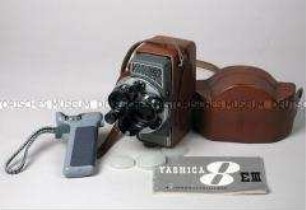 Schmalfilmkamera "Yashica 8 E III" mit anschraubbarem Handgriff, Ledertasche und Bedienungsanleitung