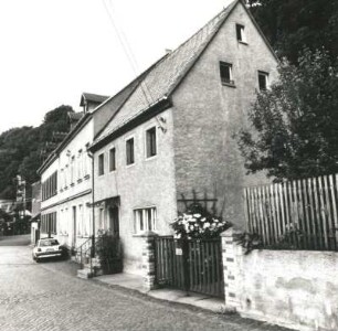Colditz, Haingasse 32/28. Wohnhäuser (A. 20. Jh. (Nr. 32), um 1900 (Nr. 30), 1821 (Nr. 28)). Straßenansicht