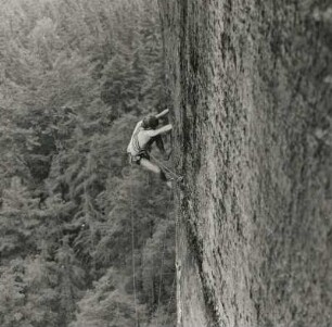 Sächsische Schweiz. Kleiner Zschand, Bärenfangkegel. Bernd Arnold am "Bärenfang", Erstbegehung am 15. September 1982