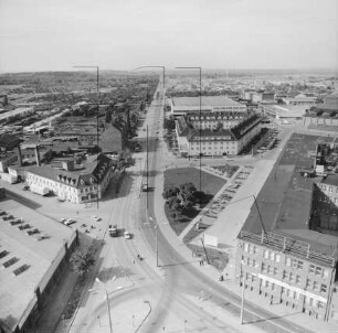 Stotternheimer Straße in Erfurt-Ilversgehofen : Blickrichtung Norden; rechts die Fabrikgebäude des "VEB Umformtechnik Erfurt"
