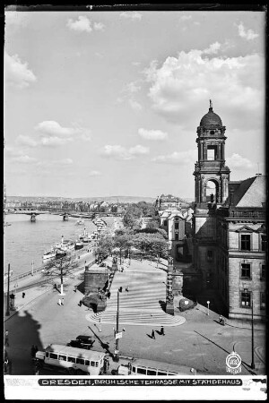 Dresden, Brühlsche Terrasse mit Ständehaus und Dampferanlegestelle