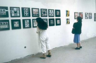 Bonn. Frauenmuseum. Kleinere Bilder der Gruppe "Superkunst" , die hier ausgestellt wurde