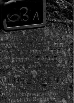 Grabstein 63 (Index: 100109967) Material: Granit Zustand: gut Maße HxBxT: 195x77x30 cm Beschreibung: grob stelenhaft behauener Stein, Schriftfeld poliert: Grabstein 63A