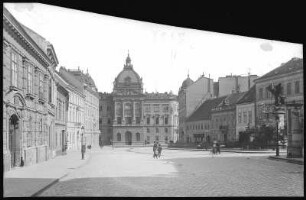 Budapest. Disz-tér, Paradeplatz mit Honvéd-Denkmal : Budapest. Disz-tér, Paradeplatz mit Honvéd-Oberkommando (1895-1897; Mór Kallina) und Honvéd-Denkmal zum Gedenken an den Unabhängigkeitskrieg 1848/1849 (1893; György Zala)