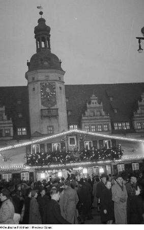 Leipziger Weihnachtsmarkt bei Dunkelheit