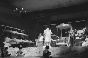 Szenenbilder aus der Operette "Orpheus in der Unterwelt" von Jaques Offenbach an der Komischen Oper Berlin : Szenenbild
