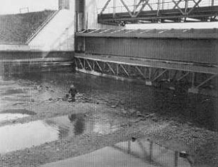 Geschlossenes Hochwassersperrtor Ladenburg