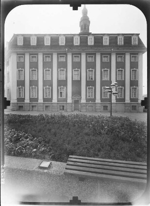 Gera, Museumsplatz 1. Stadtmuseum (18. Jh.). Ansicht von Nordwest