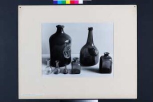 Foto: Sieben Apothekerflaschen aus Glas