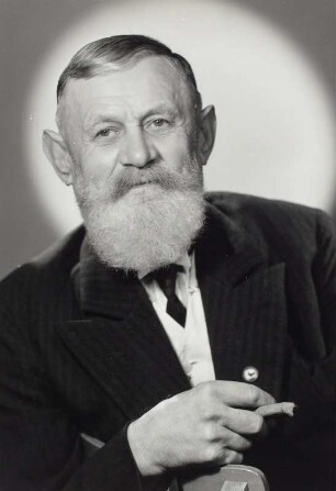 Porträt Arno Beuchler mit Zigarre
