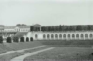 Untere Orangerie : Obere Orangerie (1722; J. C. Knöffel) und Untere Orangerie (1861-1864) mit großer Freitreppe