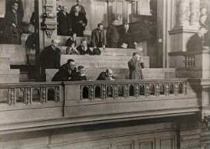 Reichstagsimpressionen. Pressetribüne am Schluss einer Reichstagssitzung in Berlin