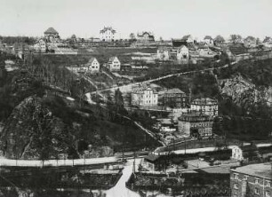 Dresden-Dölzschen. Blick von der Heidenschanze über die Dresdner Straße (Tharandter Straße), Bergstraße (Serpentinenstraße) und Fürstenweg (Kohlgraben) nach Norden
