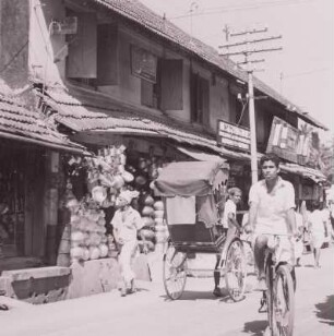 Indien, Calicut, Straßenbild mit Rikscha