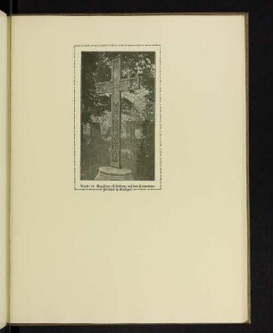 Gegossenes Eisenkreuz auf dem Hoppenlau-Friedhof in Stuttgart
