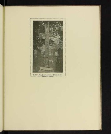 Gegossenes Eisenkreuz auf dem Hoppenlau-Friedhof in Stuttgart