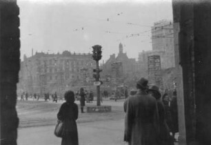 Augustusplatz mit Schutthalden, Blickrichtung Osten