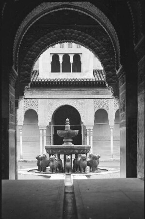 Granada, Alhambra. Löwenhof