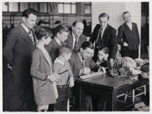 Beschäftigung für die Einwanderer auf Ellis Island, New York