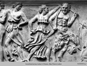 Jurgium: Litigo wird zu einem Tanz von Mänaden und Satyrn eingeladen - Ausschmückung des Hofes mit Fresken und Terrakottareliefs