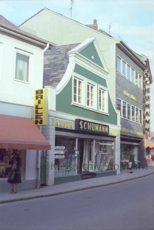 Hindenburgstraße 41: Bildmitte: Farben- und Tapetengeschäft Schumann