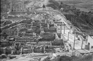 Reisefotos Libyen. Kyrene, antike griechische Stadt. Teilansicht von einem erhöhten Standpunkt