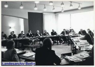 Aspen Berlin - Institut für humanistische Studien e. V.; Tagung: "East-West Relations: Past, Present and Future" vom 18.11. bis 20.11.1983; Inselstraße 10 (Zehlendorf)
