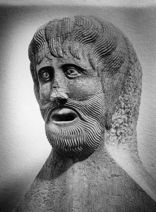 Hermenkopf vom Brückentor (sog. "Herme mit barbarischer Fratze") : Hermenkopf vom Brückentor (sog. "Herme mit barbarischer Fratze") (1201/1300). Capua: Museo Campano