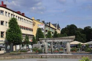 Örebro - Brunnen auf dem Markt : Straßenszene, aufgenommen im Zentrum von Örebro am 25. Juli 2012