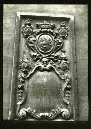 Karlskirche. Grabstein um 1770