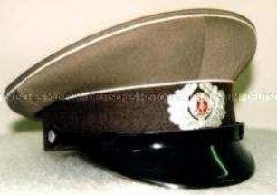 Dienstuniform für einen Soldaten des Wachregimentes F. Dzierzynski des Ministeriums für Staatssicherheit - Schirmmütze