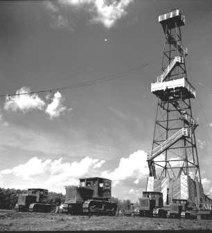Transport eines Bohrturmes