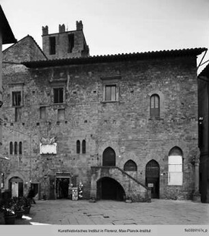 Piazza Signorelli, Cortona