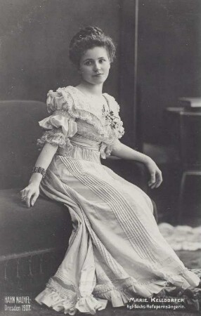 Porträt Marie Keldorfer (Werner-Keldorfer, Sängerin; 1879-1966). Fotografie (Weltpostkarte) von Hahn Nachf. Dresden, 1907