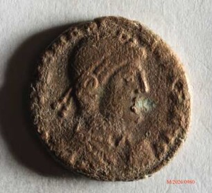 Römische Münze, Nominal Maiorina, Prägeherr Magnus Maximus, Prägeort Lyon, Original