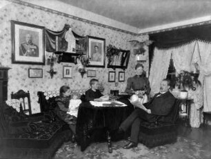 Im Wohnzimmer eines Steinbacher Geschäftsmannes