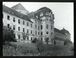 Ostfassade des Klosters