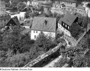 Bautzen. Blick vom Lauenturm über Vor der Fischerpforte und Hexenhäusel (Vor der Fischerpforte 6; 1604) nach Nordwesten zur Alten Wasserkunst