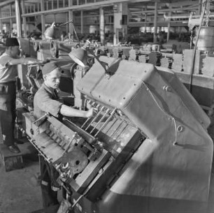 Stationäre Bohrmaschine für Motorblöcke bei Borgward