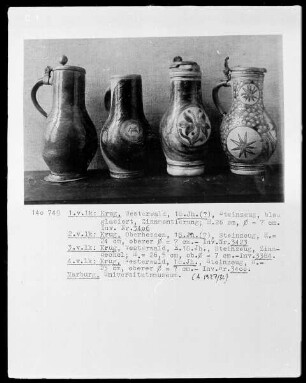 Krug mit sternförmigen Ornamenten