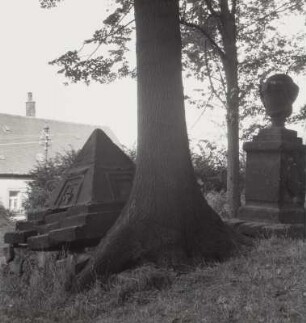 Grabmal des Traugott Adolph Esaias Haentzschel, gestorben 1853