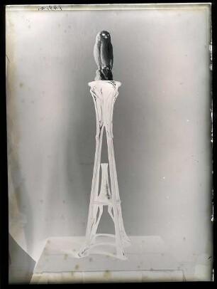 Selette mit Vase und Kleinplastik Schnee-Eule
