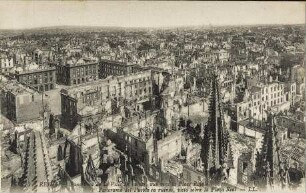 Reims! - Panorama de la Ville en ruines, vue vers la Place Royale.