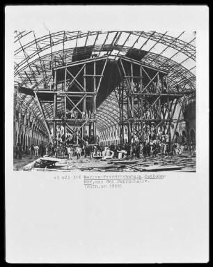 Bau der Perronhalle des Ostbahnhofs in Berlin-Friedrichshain