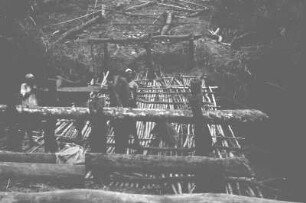Brücke über den Lukumburu : Abbildung der im Bau befindlichen Brücke über den Lukumburu